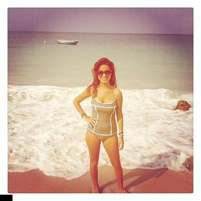 9P Colombian hot babe gorgeous latina