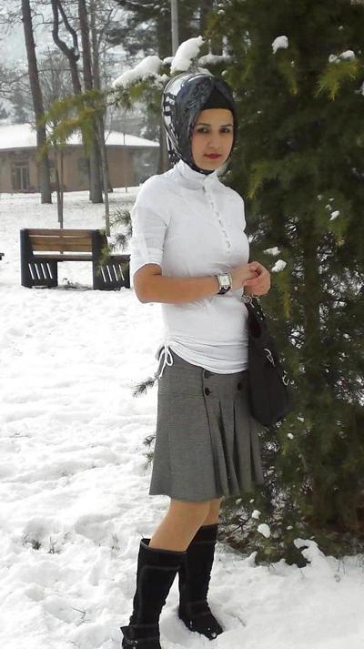 8P Arab turkish woman 32