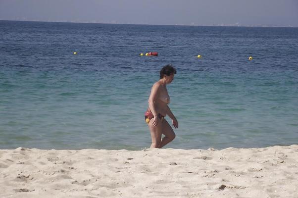 25P Holiday Voyeur