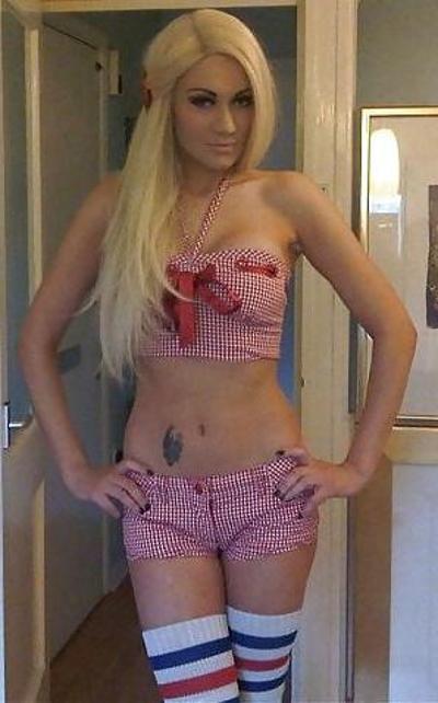 25P Sluts in little hotpants! 3