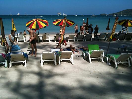 25P Hot Beach Voyeur