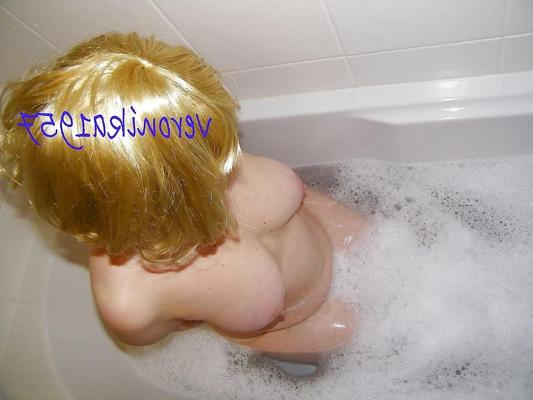 18P Blonde in the Bath
