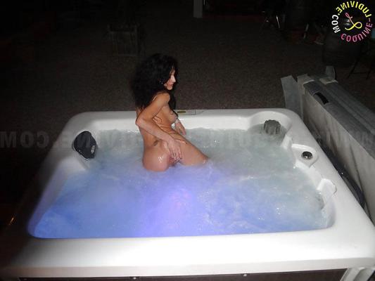 12P Ludivine slut makes a jacuzzi at night