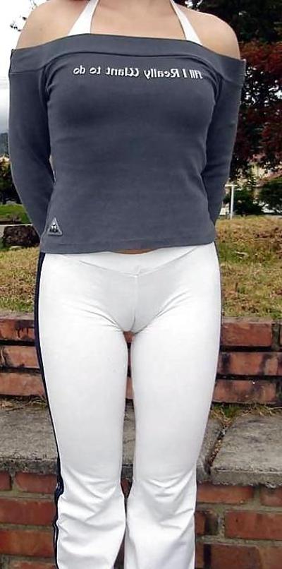 24P Fotze frisst Hose - Cameltoe
