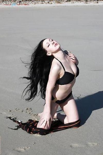 25P ON THE BEACH...