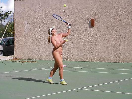 14P Niñas jugando tenis