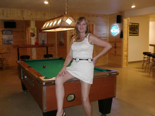 14P Wife up skirt in public