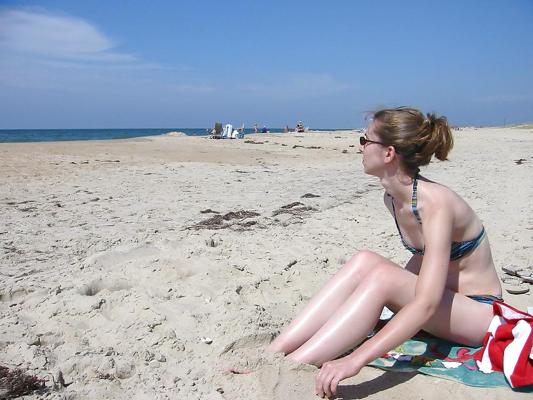 7P Bikini Posing on Holiday! x