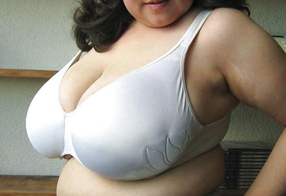 25P Chunky tits in bra 13