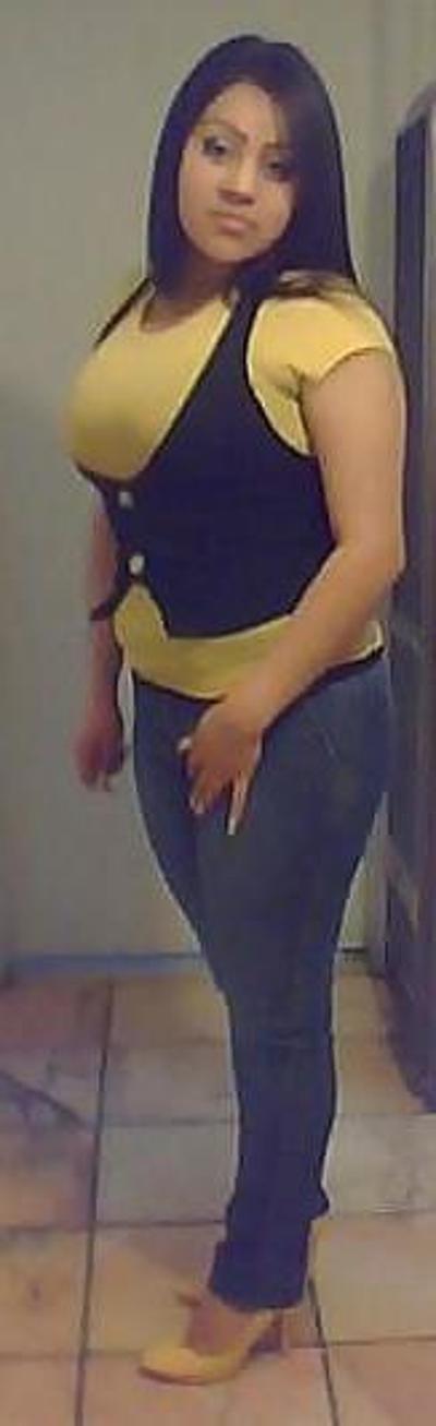 8P Thick latina  with cleavage