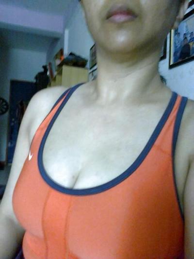 21P Malais MILF Mature Tudung Seins