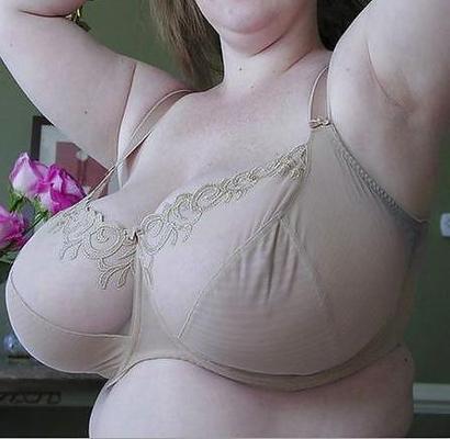 23P Chunky in bra 16