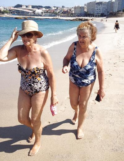 25P Grannies on beach 4