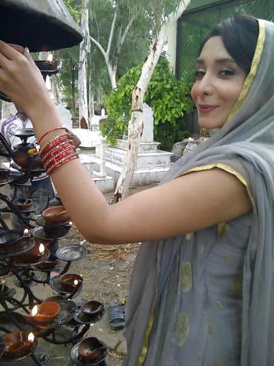 18P Femme pakistanaise sexy qui devrait devenir noire
