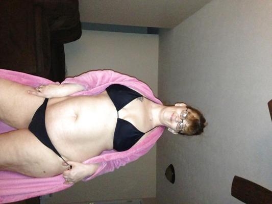 10P Wife shows tits and plump ass,pussy.