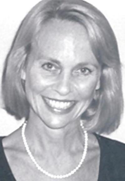 6P 60 Something Realtor Dorie: Needs To Fuck Young Black Cock