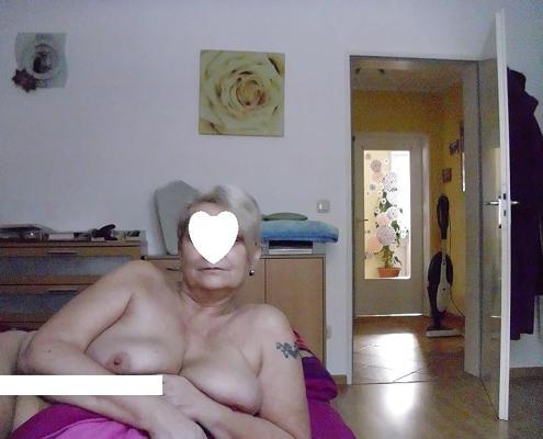 5P A Busty Granny from my Neighborhood showed me what she have