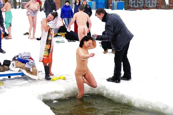 25P Naked in public 5