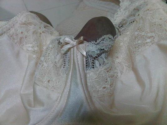 7P My friend used my wife's bras for cum