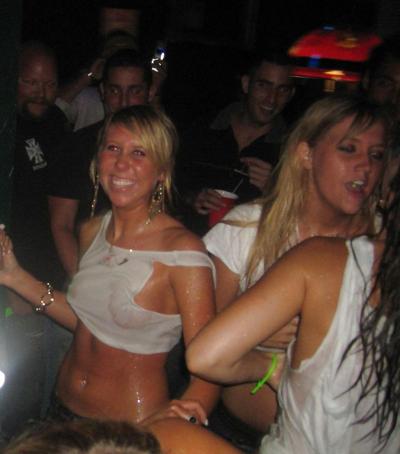 7P Girls in a bar with wet t-shirts