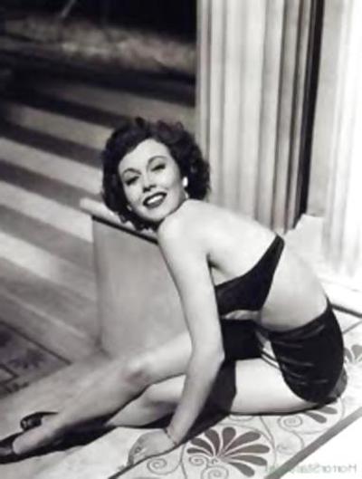 6P Hazel Court Vintage britische Schauspielerin.