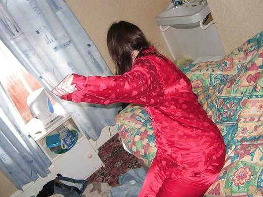 25P Single girl in Satin Pajama