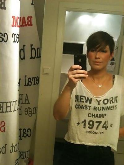 25P Amateur short hair hotties