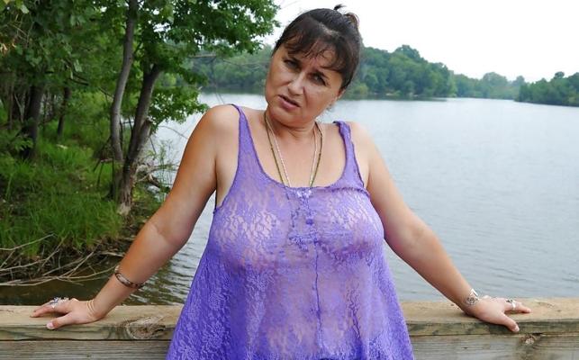 25P Mature Amateurs Seethrough by Voyeur TROC