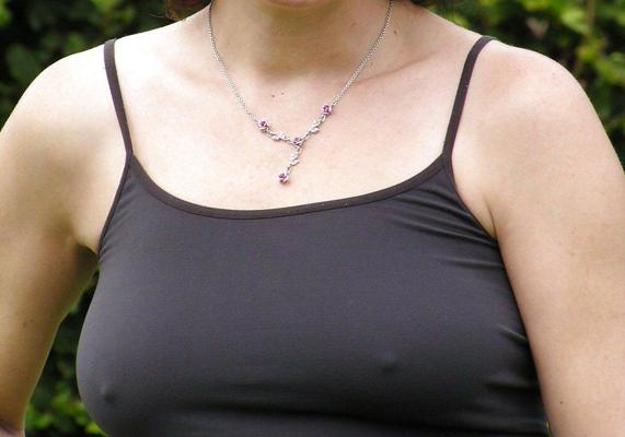 25P Die Titten meiner Frau privat und öffentlich