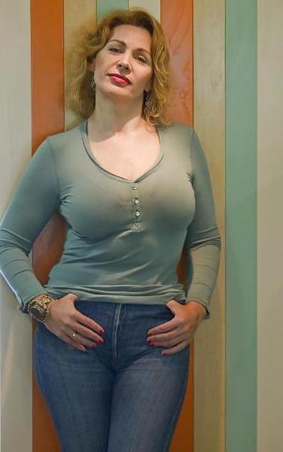 11P アナ・トマスコビッチ-巨乳クロ熟女