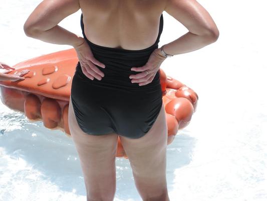 25P Einige der besten prallen Bikini-Milfs im Internet
