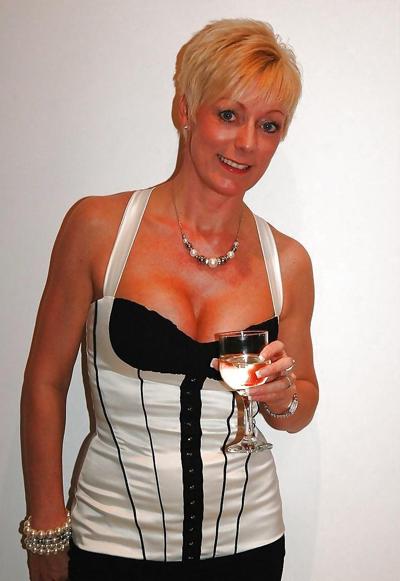 25P My Favourite Genuine Amateur MILF's 13
