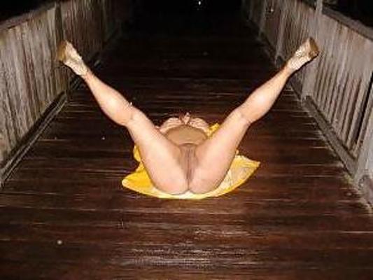 11P いたずらな画像を持つブルネットのクーガー