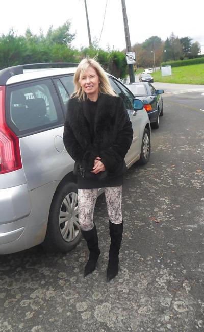 25P Slutty amateur mom Dominique from facebook