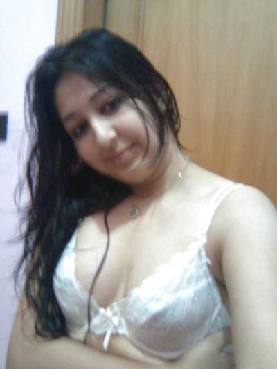 4P Hot Arab Bitch 