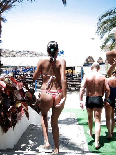 14P Amateur Thong Bikini pic's ass and Tits.