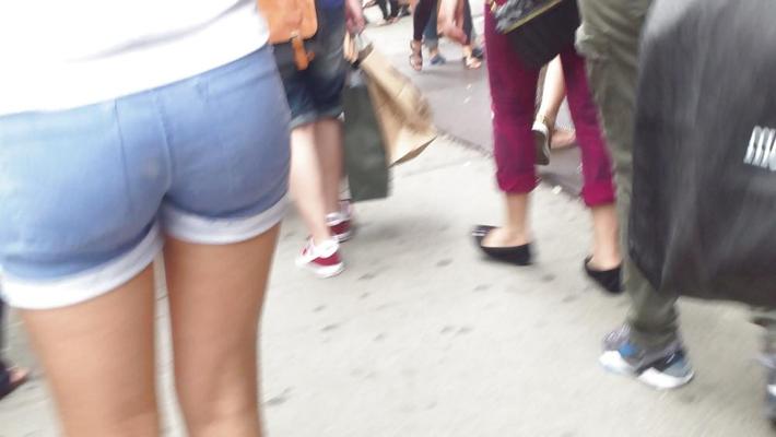 25P Beaux culs et culs marchant dans les rues