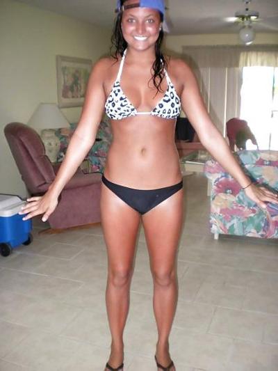 25P Girls in Bikinis 25