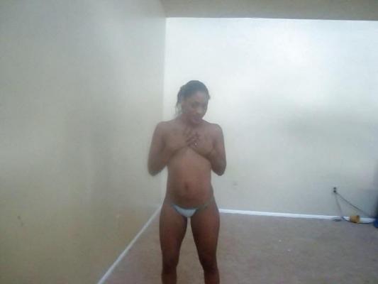 25P Real House Wife Showing Off Her Sexy Panties 5