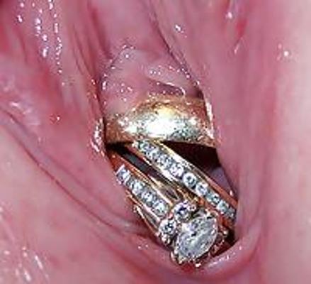 6P CUM NAS ANÉIS DE CASAMENTO
