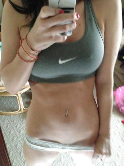 20P Girls in sports bras