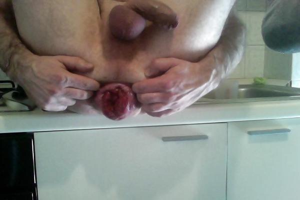 4P Asspumpinh in the kitchen