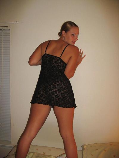 25P AMATEURE - BRÜNETTE SPERMA GELUTSCHT UND GESICHTSBEHANDELT