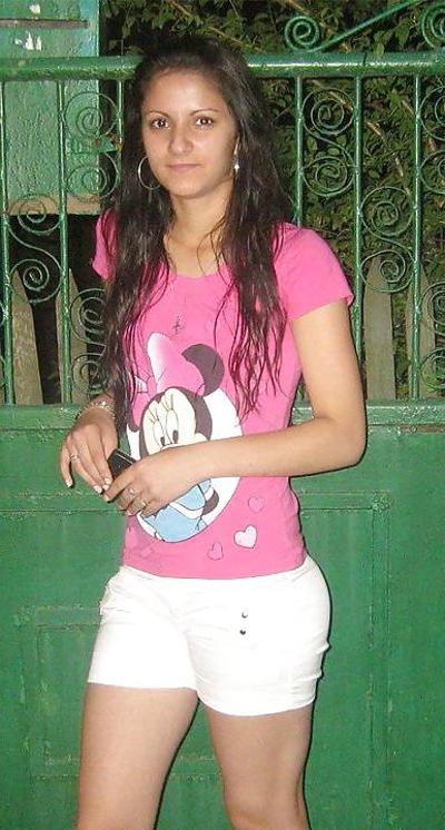 11P Fille roumaine : Claudia