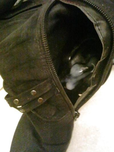 10P As botas da colega da minha namorada! gozar nos sapatos!