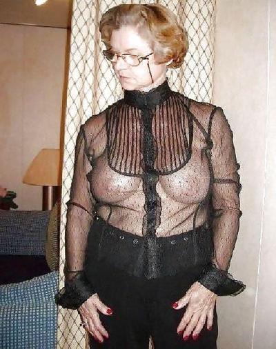 25P Nipple and tit show