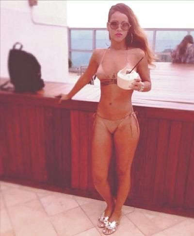 5P Rihanna zeigt ihren Hintern in einem Bikini-Tanga (2013)