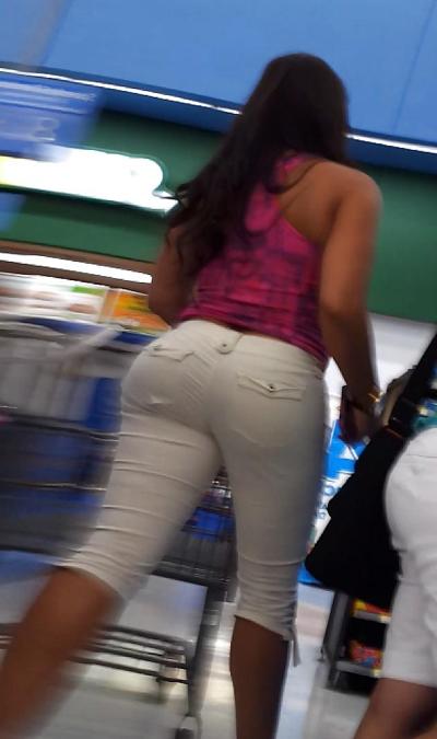 25P Sexy Latina Trentenaire CUL CASSÉ POCHES! VOYEUR CANDIDE