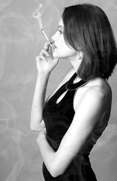 23P Meninas e senhoras fumando