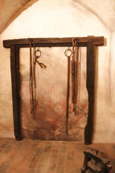 10P Torture museum